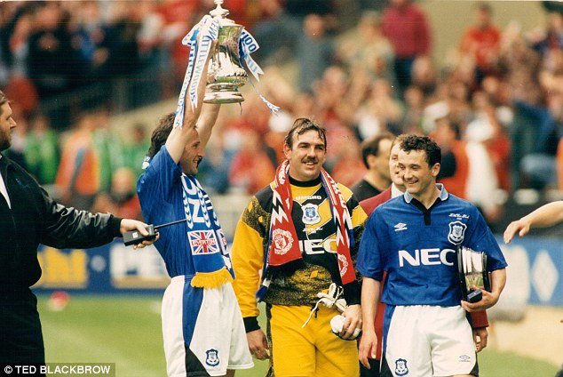 article-0-000042BE00000CB2-304_634x424.j