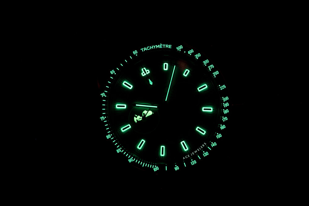 OMEGA-SNOOPY-LUME-SHOT.jpg