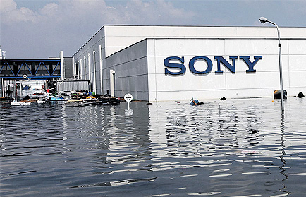 554998d1321048195-read-thai-flooding-delays-many-models-sony-underwater.png