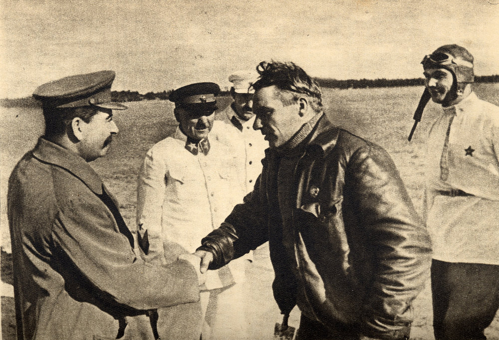 Chkalov%2C_Stalin_and_Belyakov._August_1