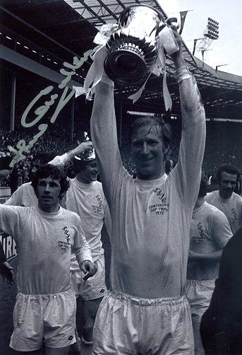 jack-charlton-1972-fa-cup-trophy-leeds-u