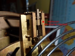 Mechanizm precyzyjnej regulacji chodu w zegarze Brocot