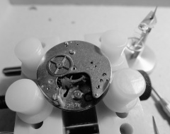 Po czyszczeniu i montażu przekładni - trzeba jeszcze wmontować kotwicę i balans.