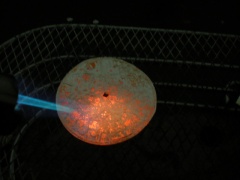 Przygotowanie tarczy do emaliowania i nadanie jej faktury. (L/K)