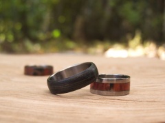 Obrączki tytanowe inkrustowane hebanem i palisandrem