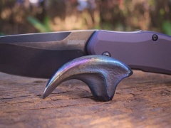 Pazur Allozaura z tytanu