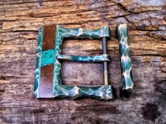 "Prehistoryczna" klamra z brązu, inkrustowana kością mamuta i malachitem