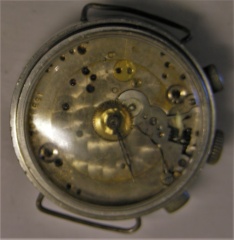 chronograf pod tarczą