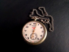 Serkisof kolejowy z parowozem - kieszonkowy