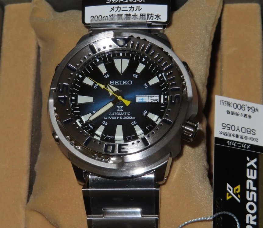 Seiko_Prospex_Baby_Tuna__89122.1585424536.thumb.jpg.f26f878b4e86c27e02776c0a2e34132c.jpg