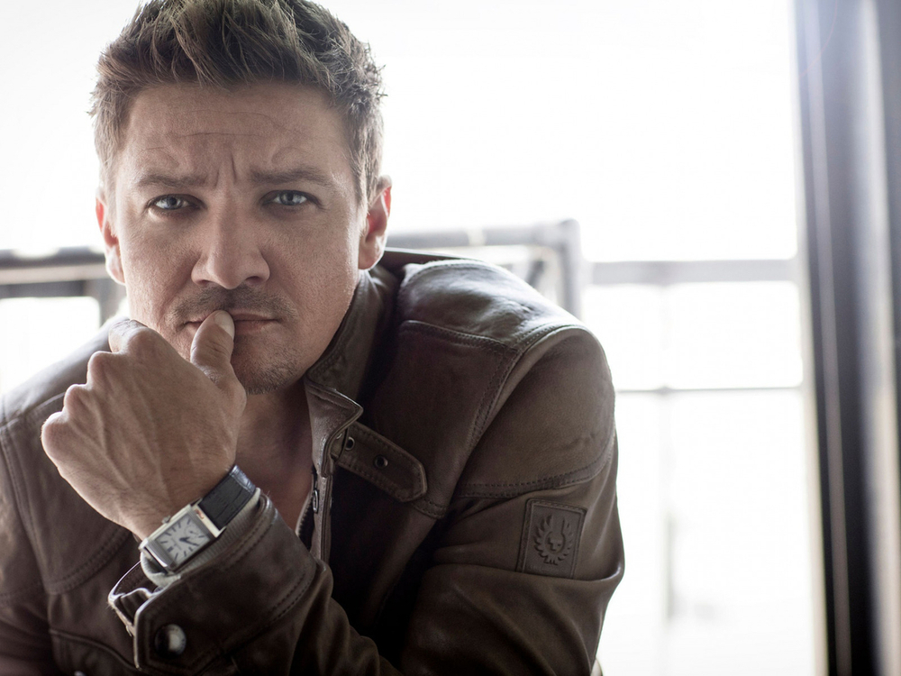 nam-dien-vien-jeremy-renner-5.thumb.jpg.096e02e075d9baa531c69524d287e7d7.jpg