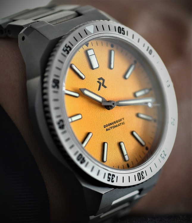 RZE-Endeavour-Dive-Watch-08.jpg
