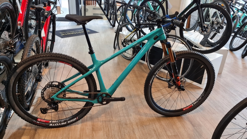 yeti_arc_turq_shimano_xt_fox_34_kashima_01.jpg