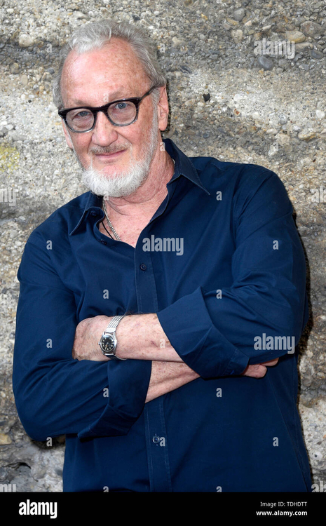 munich-alemania-el-15-de-junio-2019-robert-englund-en-la-tercera-aleman-comic-con-munchen-en-cenit-m-e-credito-en-todo-el-mundo-dpa-alamy-live-news-tdhdtt.thumb.jpg.1141ebfbcbace2f4dbc244f85cb71af2.jpg