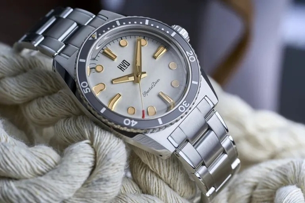 HVD Spectre Diver Moonstone.jpg