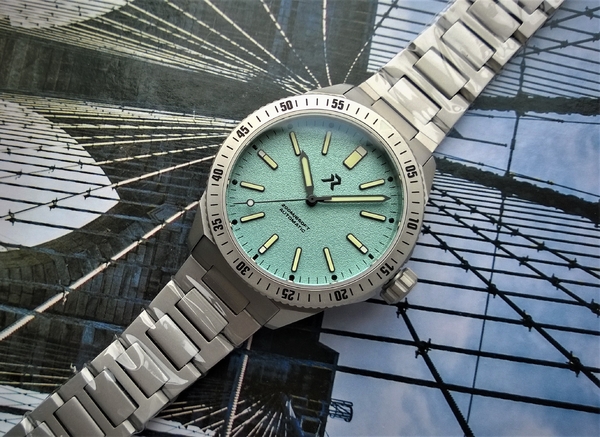 RZE Endevaour Azure Blue Nr 2.jpg