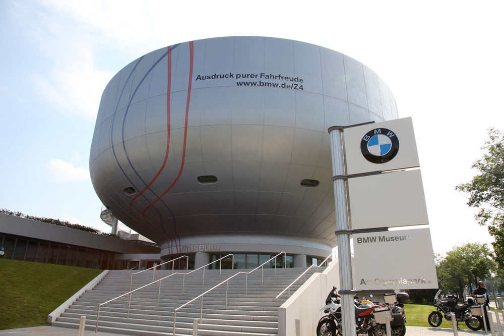 bmw_museum_1.jpg