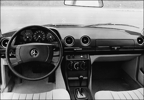 1722030321_mercedesbenz1976280_w123-dash.jpg.c9fda85858847e13875fe747be77bd7d.jpg