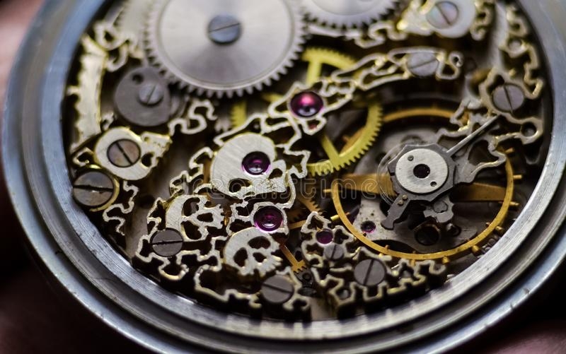 skeleton-vintage-handmade-antique-mechanical-pocket-watches-clockwork-old-mechanical-watch-high-resolution-detail-winter-139662180.jpg.caff36d0fd79d299bf3367d81476957f.jpg