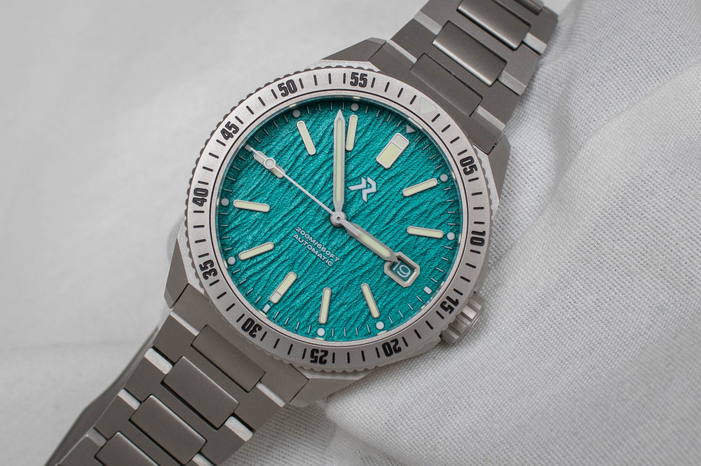 RZE-Endeavour-Glacier-Collection-Watches-21.thumb.jpg.d93bfe76b5efa76fd99790804ff490fd.jpg