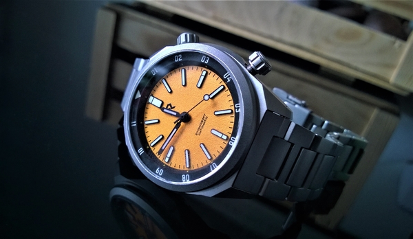 RZE SuperCompressor Medallion Yellow.jpg