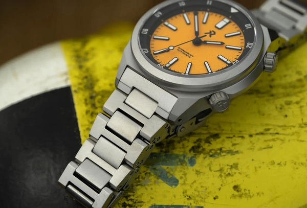 RZE SuperCompressor Medallion Yellow.jpg