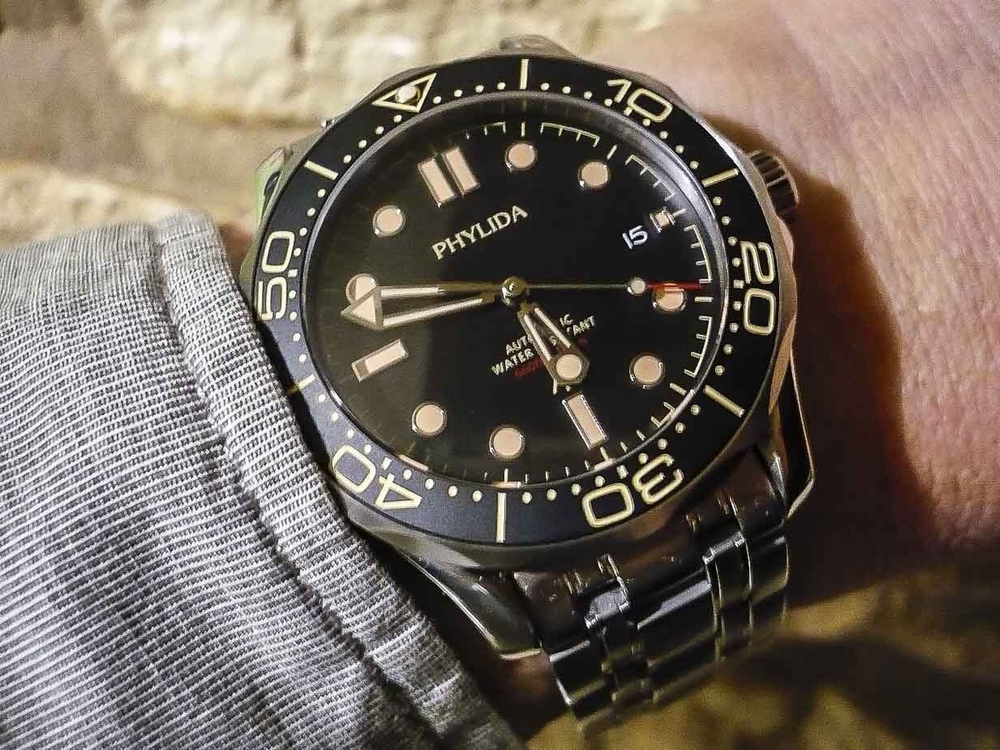 PHYLIDA -1090315-2.jpg