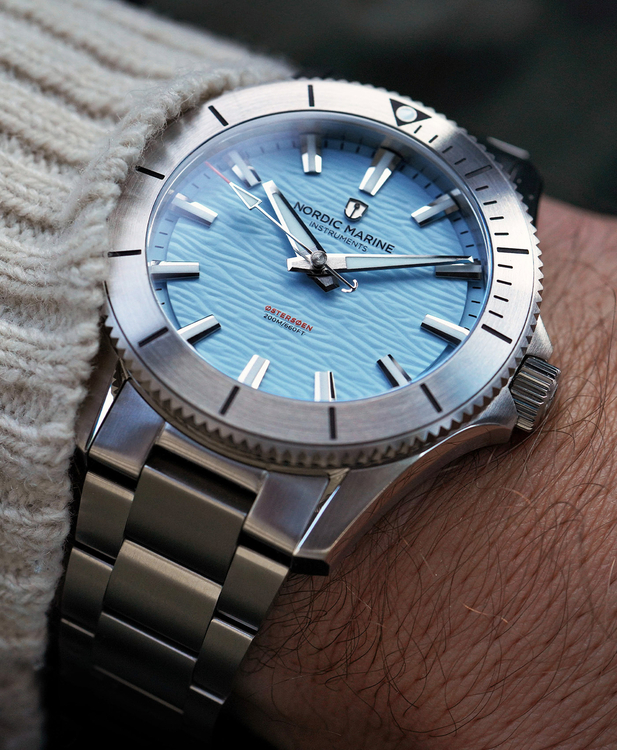Nordic-Marine-Instruments-OSTERSOEN-Himmelbla-Wrist-shot.thumb.jpg.3de843fd314012565245dfbd612d2f8c.jpg