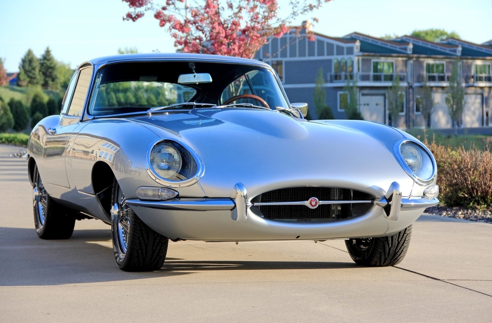 jaguar-e-type-restomod-ford-przod1.jpg