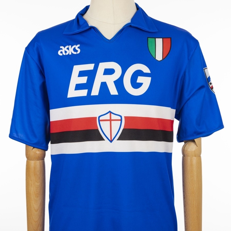 maglia-home-sampdoria-asics-1991-1992-1.thumb.jpg.750416fe04cde21d6d56d262f4271794.jpg