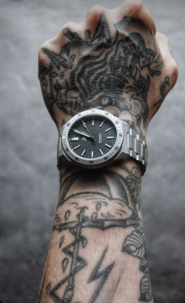 Endevaour wristshot.png