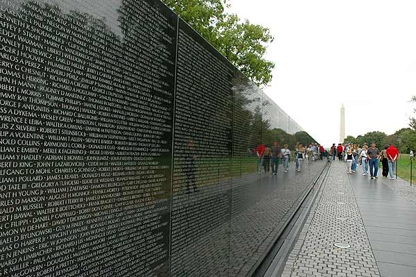 vietnam-memorial1.jpg.8fa87664d54e07b6197554c302062ac6.jpg