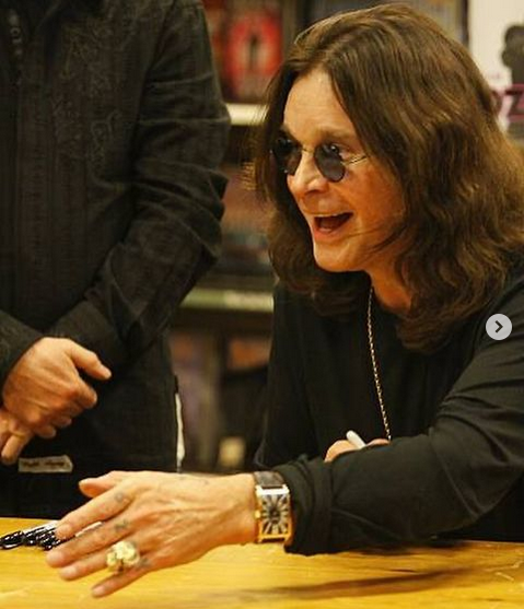 665705526_Screenshot2024-12-03at19-43-25OzzyOsbourneFebruary32010SigningcopiesofIAmOzzyat@BarnesAndN-ntingtonBeachCAbookbooksbooksigningbarnesandnobleozzy.......png.ce53bda5fd16e607b160b461230282d8.png