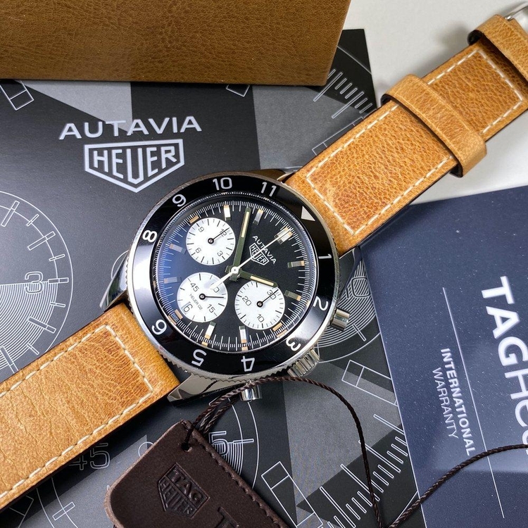 tag-heuer-heritage-autavia-cbe2110fc8226-875171_1200x.jpg