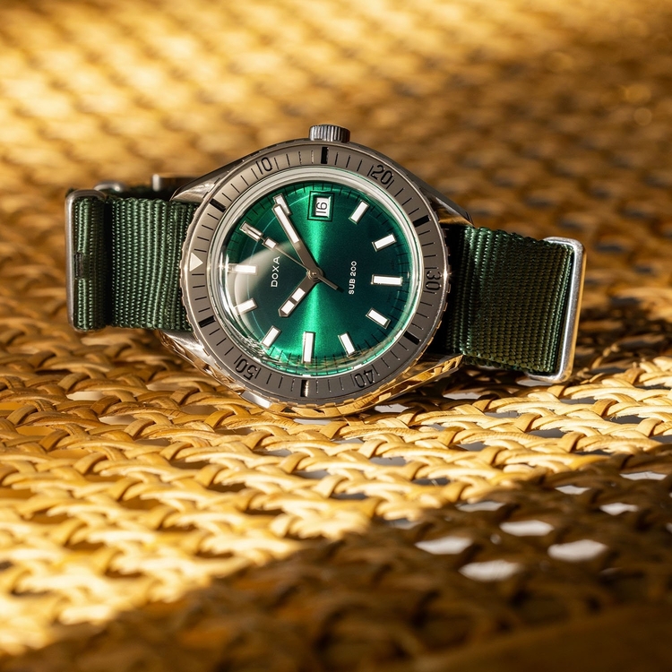 Doxa-Sub-200-Steel-Bezel-Inserts-Collection-accessible-dive-watch-2.jpg