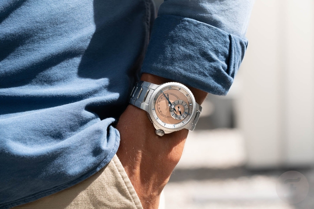 Chronoswiss-Pulse-1-sand-14.thumb.jpg.a2c51108d6d9d91a3473b6b4831a54ca.jpg