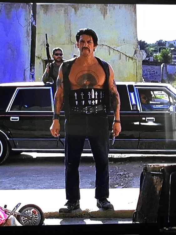 danny-trejo-brings-knives-to-a-gun-fight-in-desperado-1995-v0-sc8u3nqc2zv81.jpg