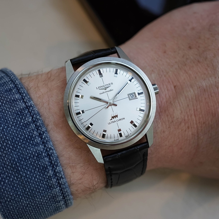 2025-Longines-Ultra-Chron-Classic-1967-re-edition-high-frequency-37mm-40mm-review-5.thumb.jpg.86968f103d4933286147da61f453b73e.jpg