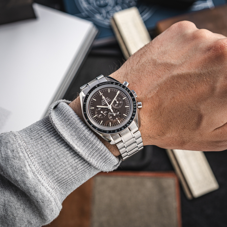 Speedmaster Brown-02.jpg