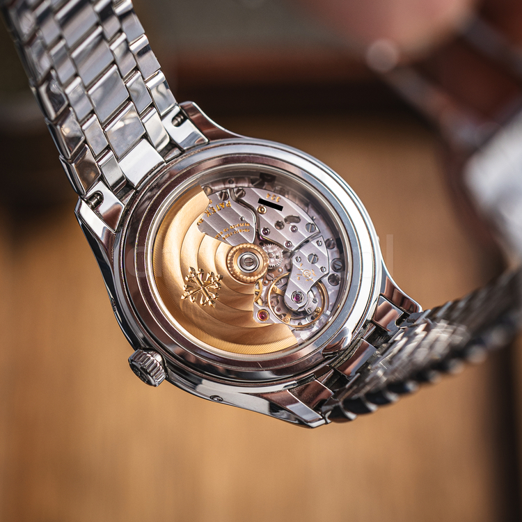 Patek 4947-04.jpg