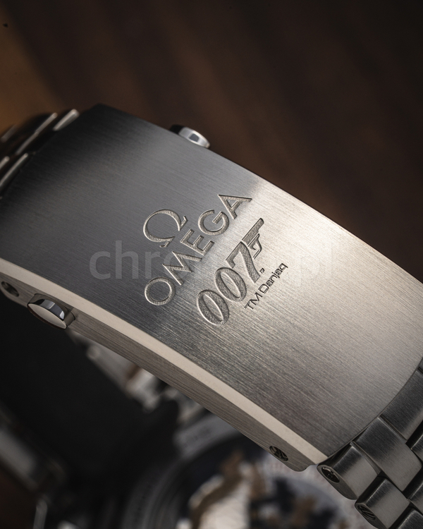 Bond-09.jpg