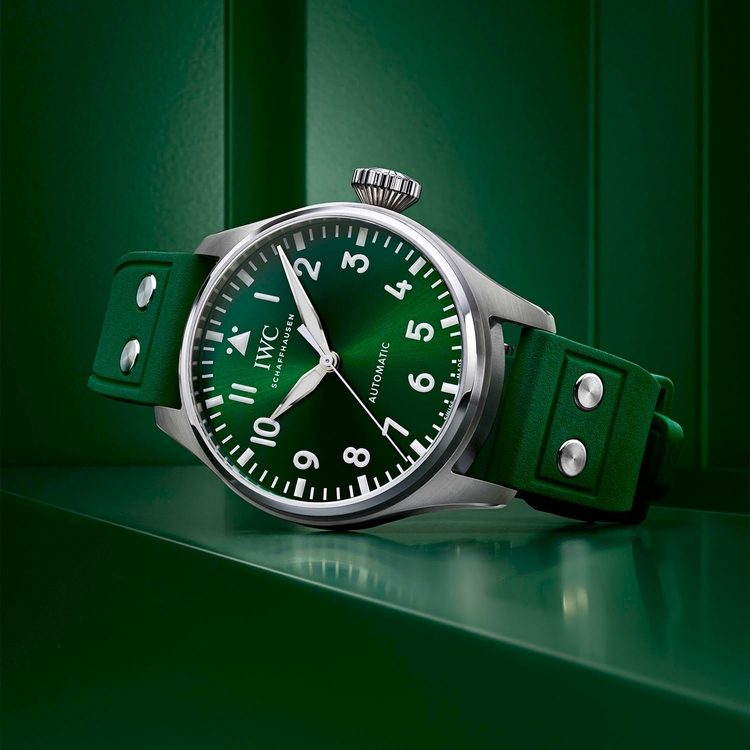 IWC-Big-Pilots-Watch-43-Racing-Green-IW329306-2.jpg