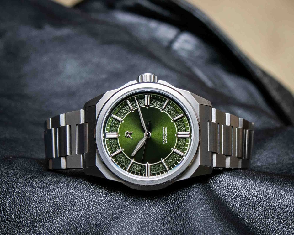 RZE-Resolute-36-Watch-12b.thumb.jpg.7bda4237f8933301d1d5ee2509a51d6a.jpg