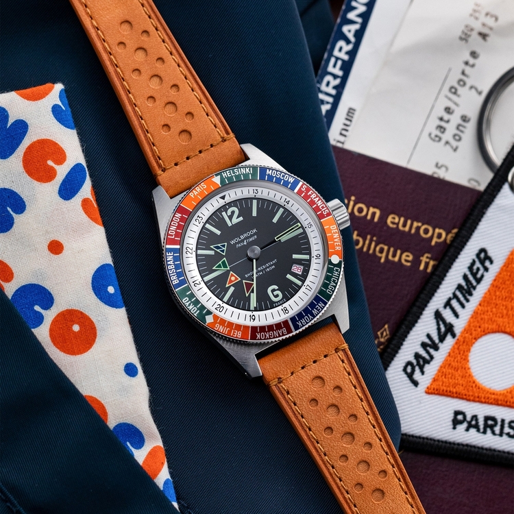Pan4Timer-automatic-black-dial-camel-leather-strap-in-situ-25-PAN-001-LR6-CAM-STL.jpg