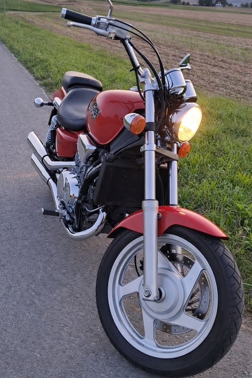 honda vf 750.jpeg