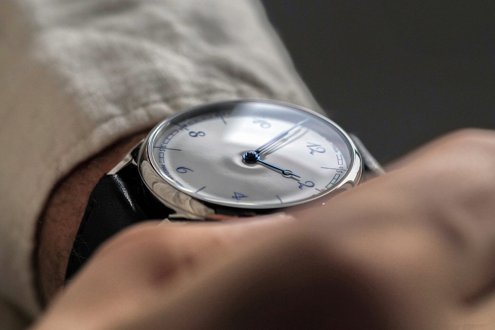 anOrdain-Model-1-Porcelain-dial-texture-1536x1024.jpg